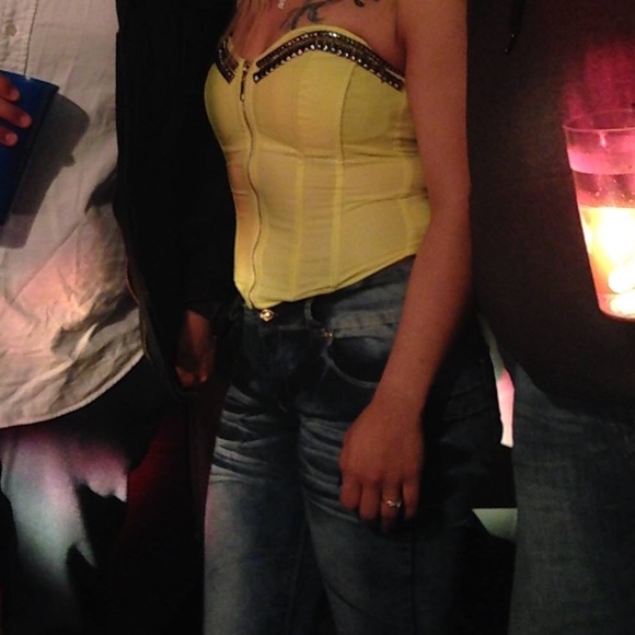 Yellow top - Picture 4 of 4